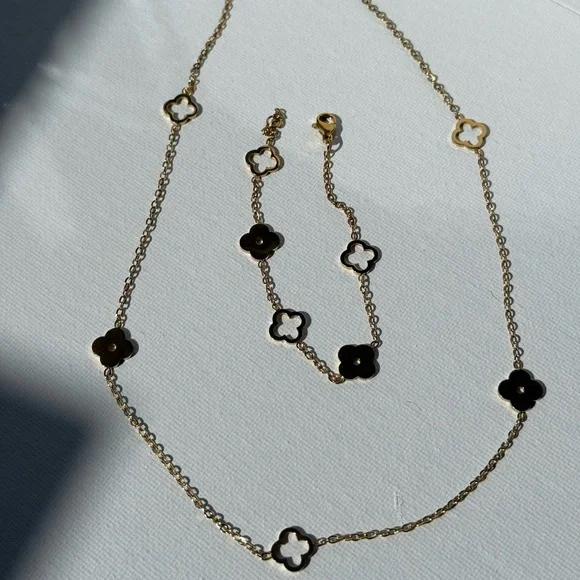 Alhambra style Necklace and earrings Set Lucky Clover

Stainless Steel - Picture 12 of 15